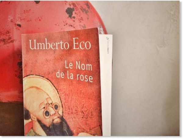 Et pourquoi pas ne pas relire cette perle : « Le Nom de la Rose », de Umberto Eco ?