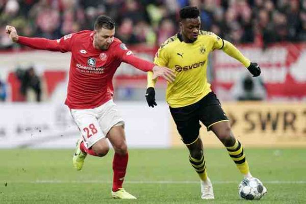 Foot - ALL - Mayence - Bundesliga : poussé vers la sortie, Adam Szalai refuse de partir de Mayence