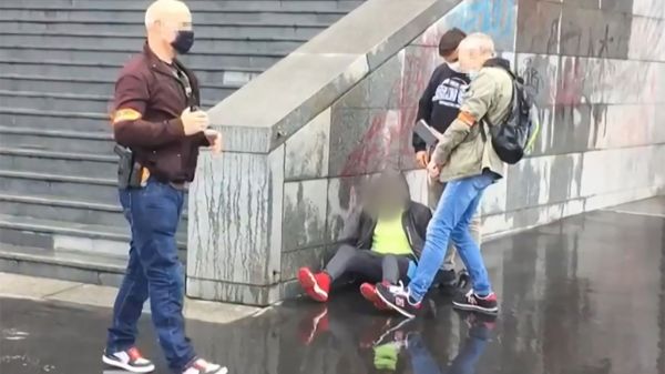 EN DIRECT - Attaque à Paris : le procureur antiterroriste décrit "une agression extrêmement violente de 15 à 20 secondes"