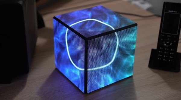 Un Raspberry Pi relié à une cube contenant plus de 12 000 LED RGB matérialise en lumière l'activité CPU