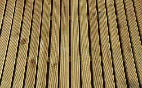 Lame de terrasse : pourquoi opter pour du bois composite ?
