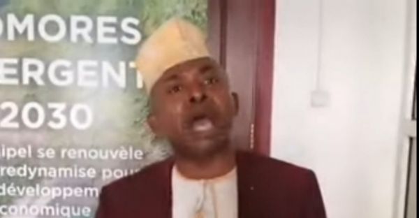 L’opposition veut la tête du président Azali : Deux conseillers du à Beit Salam au créneau