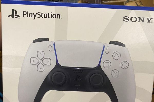 Les premières manettes DualSense de la PS5 arrivent…