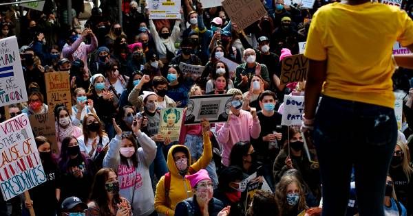 Des milliers de femmes manifestent contre Trump aux États-Unis