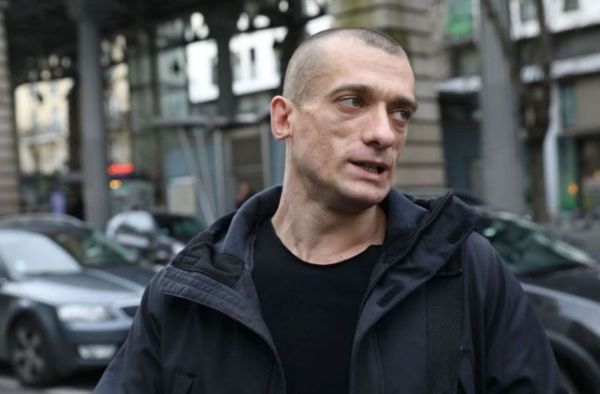 Interpellation de Pavlenski photographiée : deux policiers mis en examen
