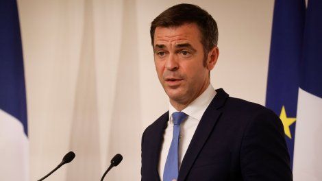 Covid-19 : faut-il craindre des mesures "beaucoup plus dures" pour les fêtes de fin d'année ?
