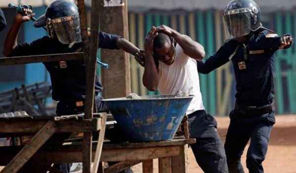 Des milices et des morts, la Côte d'Ivoire au bord du gouffre