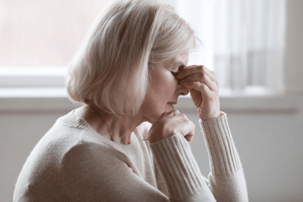 Les 7 huiles essentielles incontournables contre la ménopause