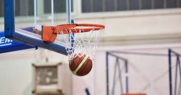 Basket-Pro B : Fos PB tombe de haut à domicile