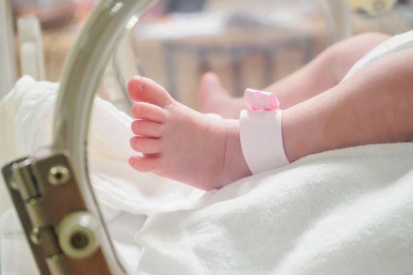 Des parents qui décident d'appeler leur fille comme un fournisseur Internet reçoivent le service gratuit pendant 18 ans