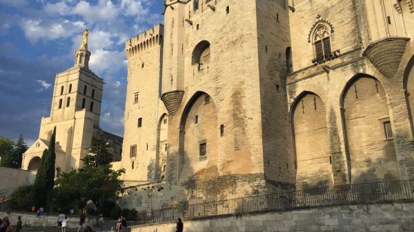 Théâtre : une "Semaine d'art en Avignon" s'ouvre malgré le couvre-feu