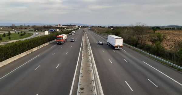 Isère : dans sa voiture, il transportait 12 500 paquets de cigarettes contrefaites
