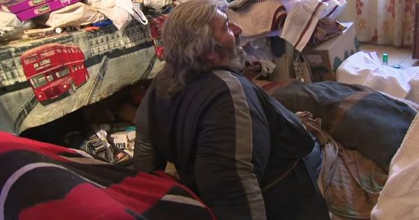 L'homme de 300 kilos toujours bloqué chez lui : Gérald Darmanin saisi
