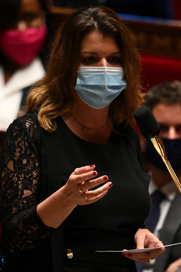Fermeté et premières sanctions contre la haine en ligne