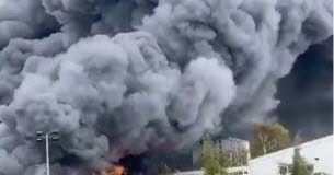 Important incendie dans un entrepôt du Havre, les riverains évacués