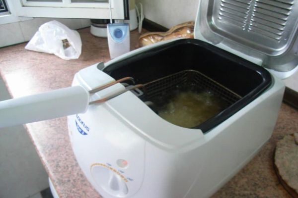 Comment nettoyer une friteuse ? Voici LA bonne méthode !