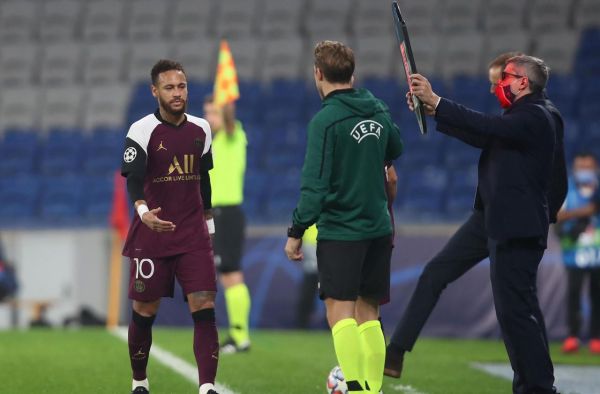 Basaksehir-PSG : Neymar, blessé, quitte le terrain après 25 minutes de jeu