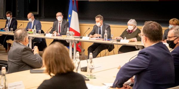 « Face au Covid-19, l'Etat s'en remet au Docteur Knock »