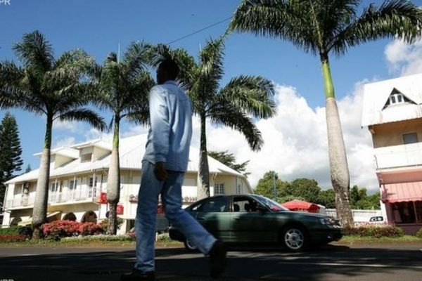 La Réunion n'aura pas un reconfinement comme en métropole : les politiques réagissent