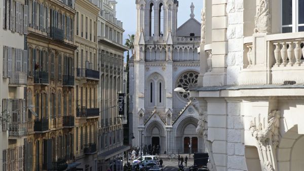 Attaque au couteau à Nice : qui sont les trois victimes ?