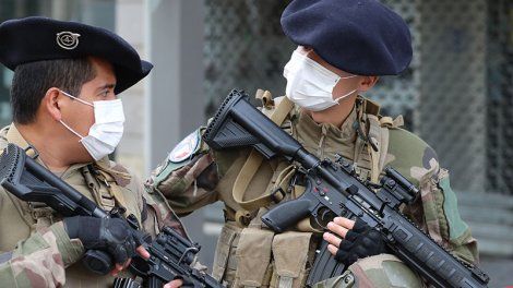 Le plan vigipirate porté au niveau "urgence attentat" partout en France après l'attaque de Nice