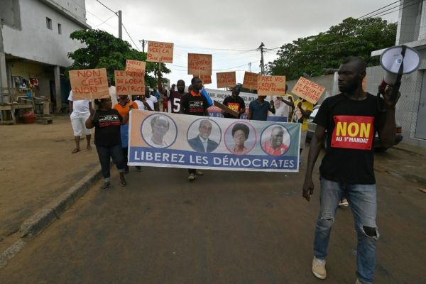 Une fin de campagne électorale tendue en Côte d'Ivoire
