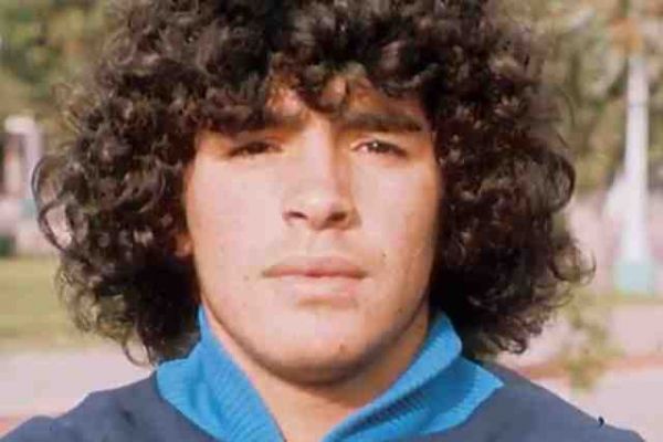 Foot - ARG - 60 ans de Diego Maradona : le magnifique cadeau en photos d'un magazine argentin