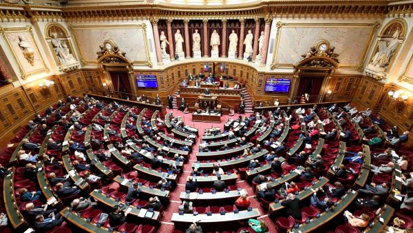 Etat d'urgence sanitaire : le Sénat adopte le texte et impose plus de