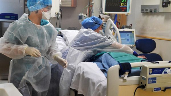 Coronavirus : une journée dans l'unité Covid de l'hôpital de Cannes