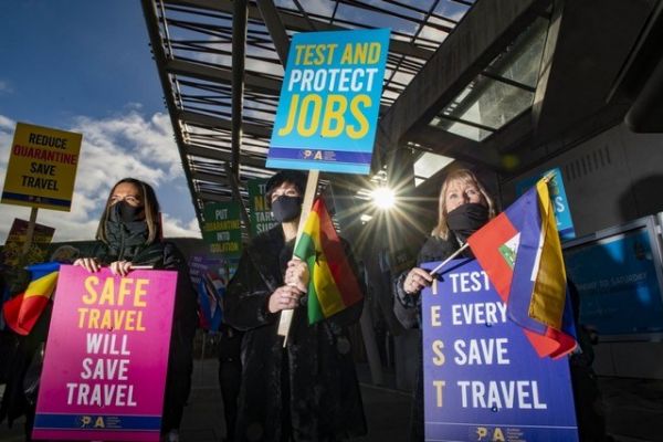 Des agences de voyages manifestent bruyamment en Ecosse