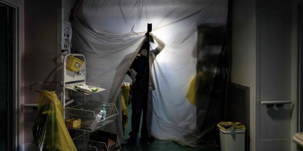 « Ecœurés par le système », ces soignants qui quittent l'hôpital en pleine deuxième vague