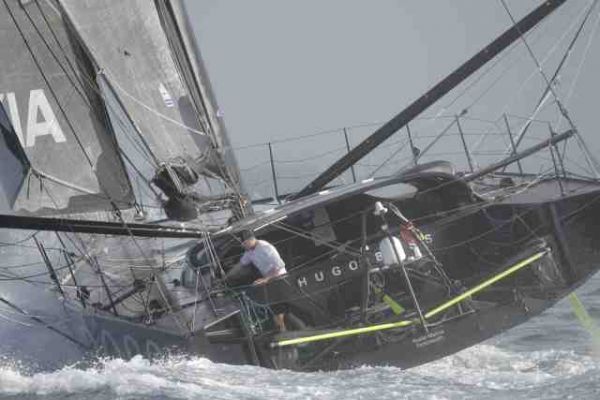 Voile - Vendée Globe - Vendée Globe : Ruyant escalade son mât, Thomson change de cap
