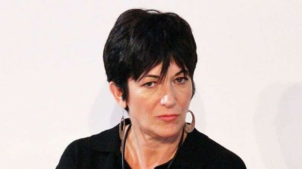 Ghislaine Maxwell prenait "constamment" des photos de filles seins nus chez Jeffrey Epstein