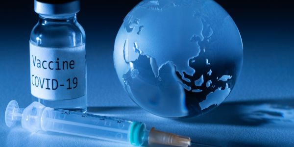 Le vaccin AstraZeneca est-il fiable ? "100% de protection contre des formes graves de Covid", assure son patron