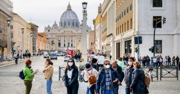 Covid-19: un quart des Italiens croient aux théories complotistes