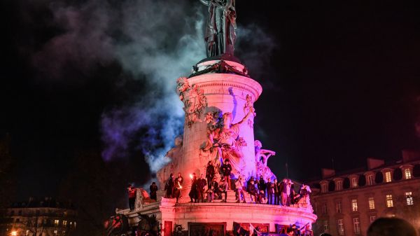 Évacuation de la place de la République: des centaines de personnes rassemblées ce mardi contre les violences