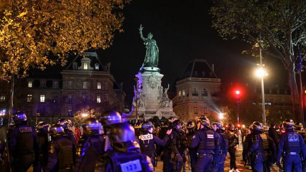 Évacuation de migrants à Paris, loi "sécurité globale" : nouveaux rassemblements ce mardi soir