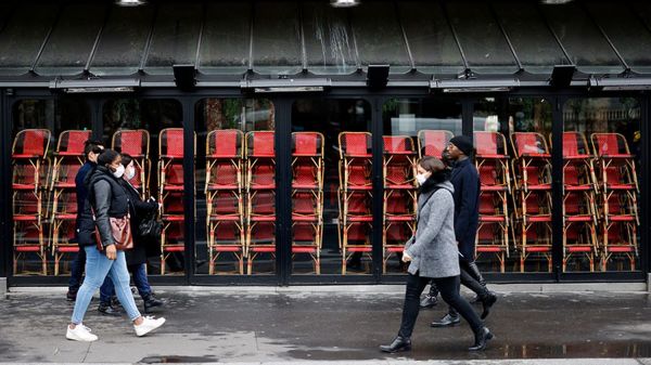 Les bars et restaurants restent fermés : "On s'y attendait", concède le président du GNI, pour qui "le président a fixé un cap"
