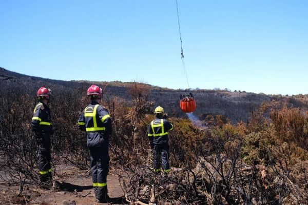 Incendie du Maïdo : fin de mission pour les sapeurs-pompiers de l'Hexagone