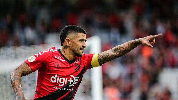 Mercato - OM : Cet ancien de l'OM interpelle Longoria pour son avenir !