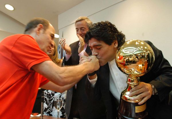 Football. Le phénomène Diego Maradona est mort à 60 ans