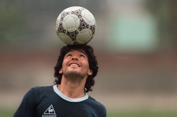 Mort de Diego Maradona : réactions et hommages se multiplient