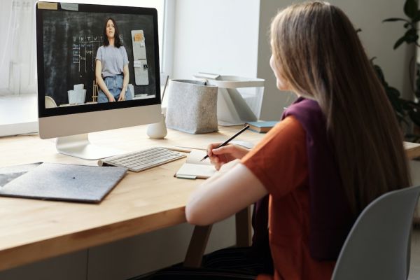 Cours à distance : prendre soin de son corps