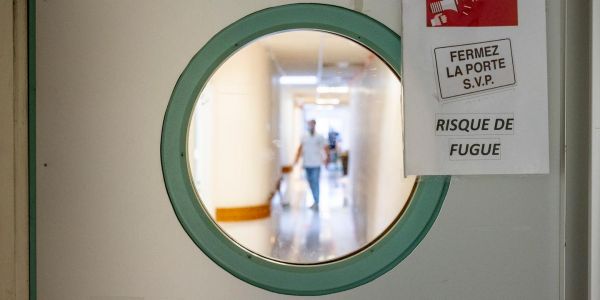 Covid-19 : « Cette crise pose la question de comment s'adapter et résister psychologiquement »