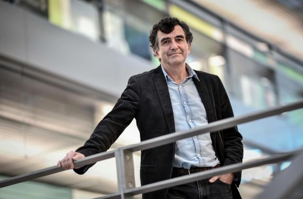 Arnaud Fontanet prévoit un possible retour à «une vie normale à l'automne 2021»