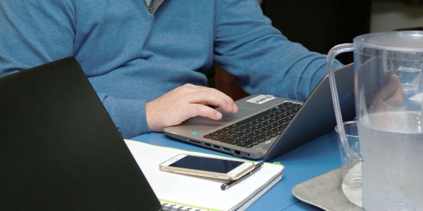Télétravail : le Medef annonce un accord au terme de tractations intenses