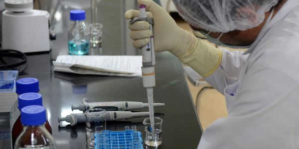 Efficacité, calendrier, commandes, stockage... Comparez l'avancée des vaccins contre le Covid-19