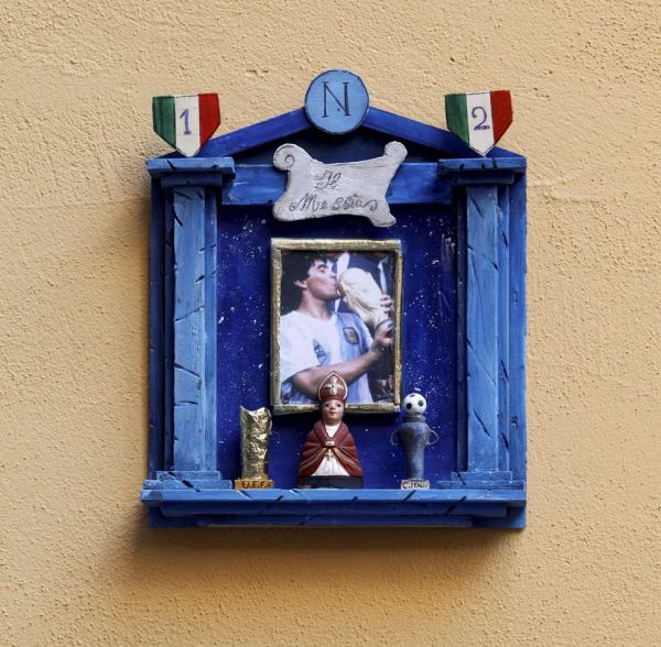 A éditer / ACTU / L'Eglise maradonienne en deuil