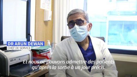 Dans un service de soins intensifs de New Delhi, le manque de lits face au virus