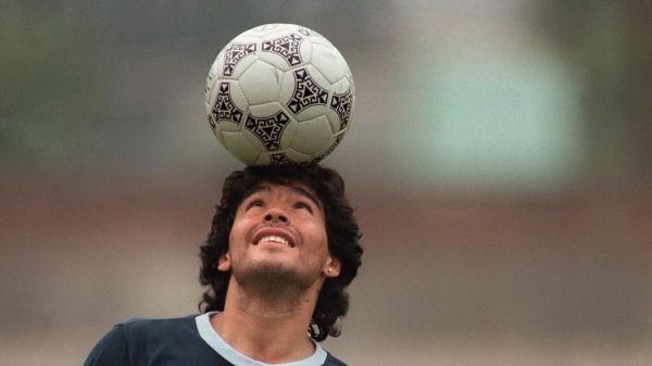 Mort de Maradona : l'Argentine et Naples pleurent leur idole